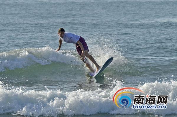 株洲交通综合执法部门成功查获1台恶意逃避检查的“双百”车辆